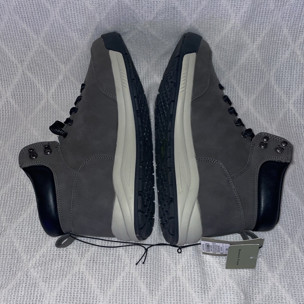 NWT Men's Size 10.5 Gray High-Top Sneakers. - Picture 5 of 7